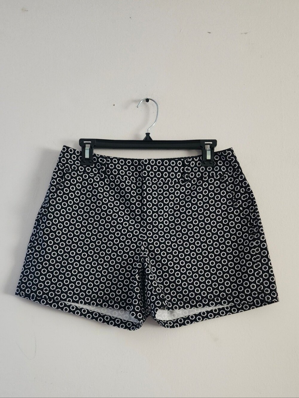 ELLE Floral Geometric Print Shorts Size 2 Color: Black/White